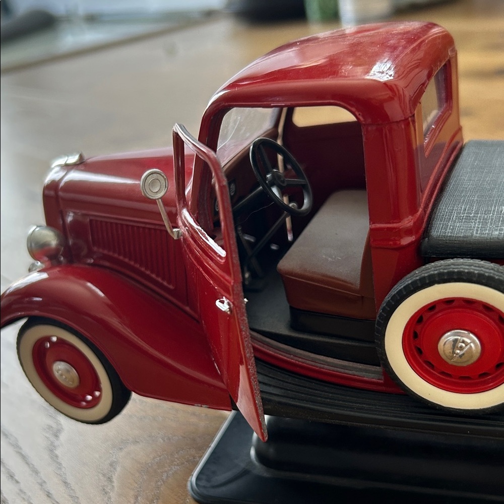 Vintage 1934 plate v8 Red Model FORD Truck - Picture 4 of 15